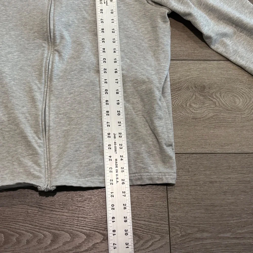 Travis Mathew Full Zip Sweater Mens Large Grey Stretch Golf Performance Layer
